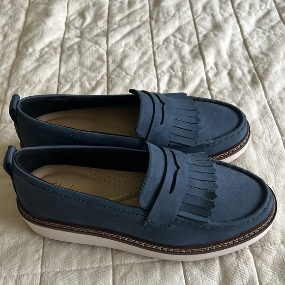 Clarks Women’s Orianna Loafers - Picture 2 of 10